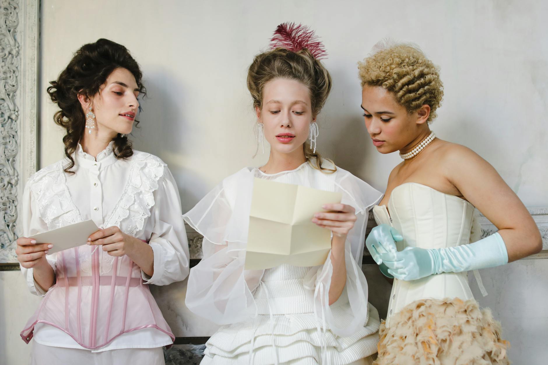 women reading a letter